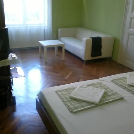 Azurro Hostal *